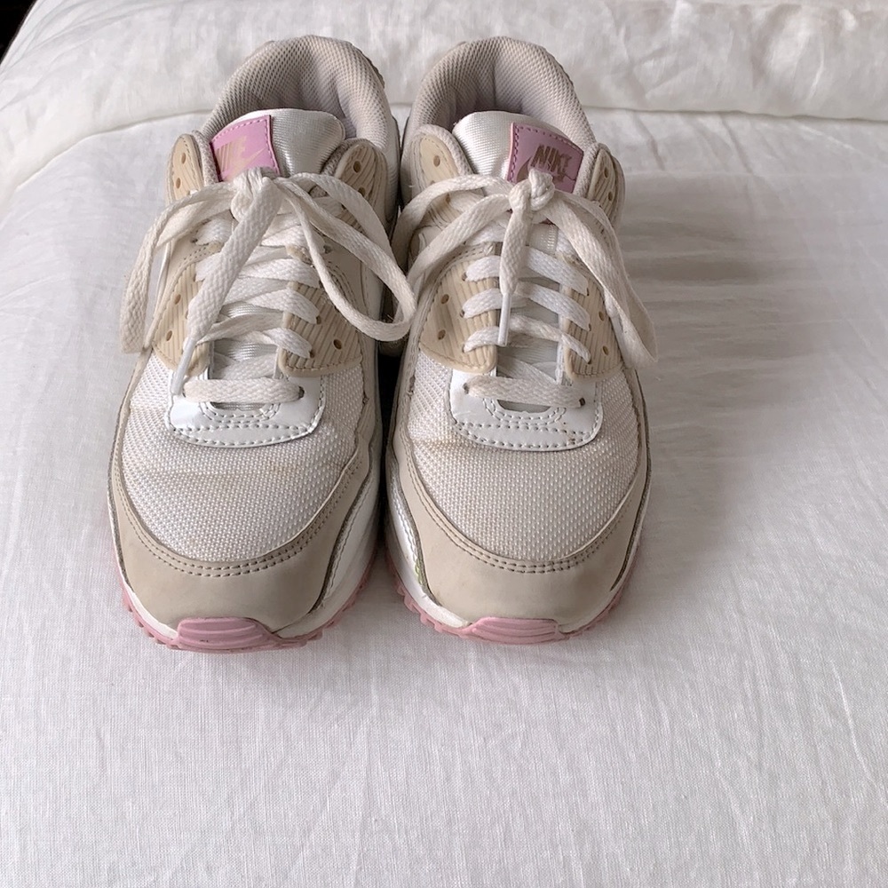 Nike air max tennis shoes